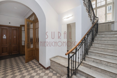 Mieszkanie Sprzedaż Warszawa Śródmieście przy Nowogrodzkiej / apartament / winda / balkon / kamienica 1911 r.